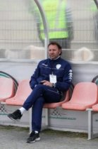 Ahli al-Khalil football club's coach, Italian Stefano Cusin looks at his players during a training session on April 24, 2015 in the West Bank town of Hebron. (photo credit: AFP PHOTO / HAZEM BADER)