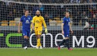 Football - Dynamo Kiev v Everton - UEFA Europa League Third Round Second Leg - NSC Olympic Stadium, Kiev, Ukraine - 19/3/15 (L-R) Everton's Phil Jagielka, Tim Howard and Leighton Baines look dejected after Dynamo Kiev score their third goal Action Images via Reuters / Peter Cziborra Livepic EDITORIAL USE ONLY.